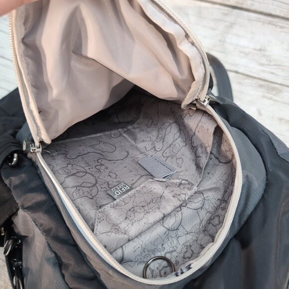 Pacsafe Venturesafe 15L GII Anti theft daypack - Black and Grey - Picture 8 of 8